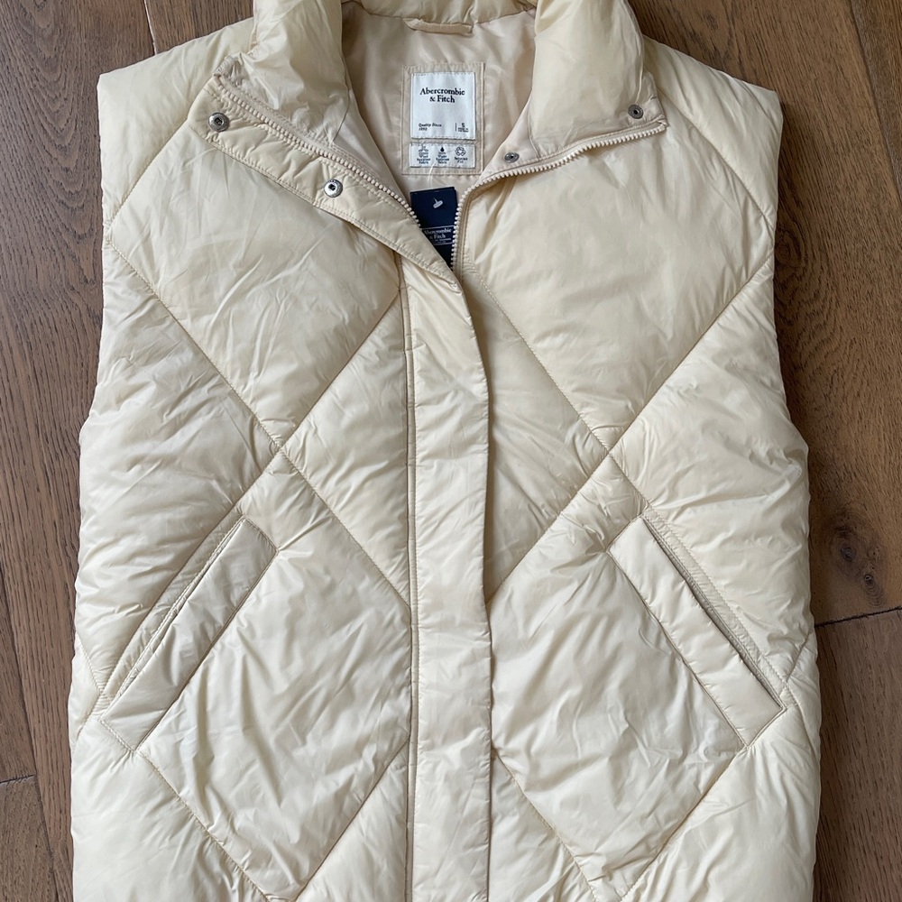 Abercrombie & Fitch Cream Puffer Vest